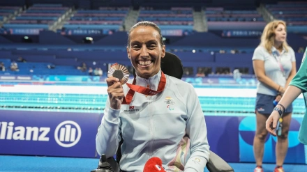 La nadadora Teresa Perales con su peleada medalla de bronce en la final de los 50m espalda en los Juegos Paralímpicos de París