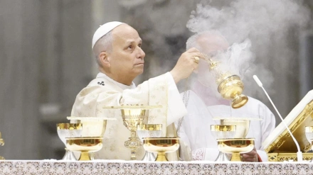 VATICAN CITY (Vatican City State (Holy See)), 25/12/2025.- Pope Leo XIV celebrates Holy Mass for Christmas at St. Peter's Basilica in the Vatican, 25 December 2025. (Papa) EFE/EPA/FABIO FRUSTACI