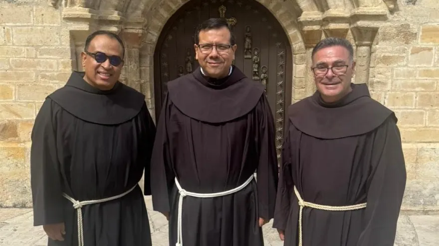 Frailes franciscanos que viven en el Monasterio de Santo Toribio de Liébana