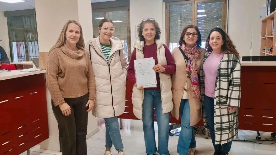 Gualchos se une por su futura piscina municipal con casi mil firmas