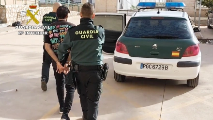 Uno de los detenidos por la Guardia Civil
