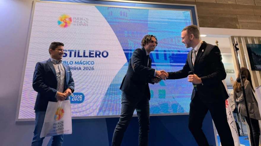 Javier Soberón Astillero recoge fitur premio pueblo magico