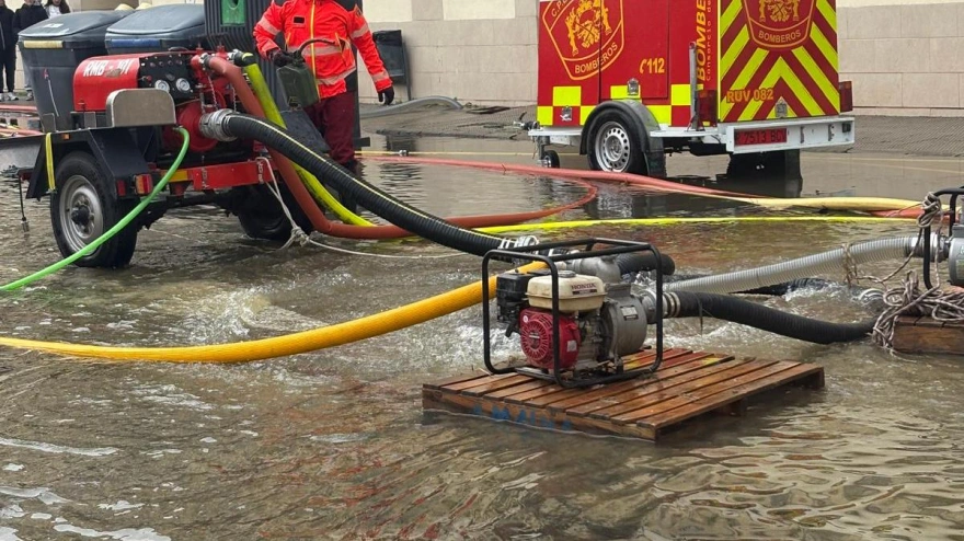 Bombas achicando agua en Talavera de la Reina