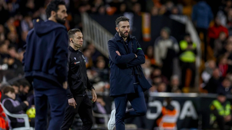 La grada pidió la dimisión de Corberán