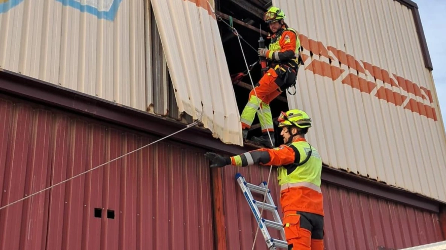 Bombers Valencia actuando durante el temporal de viento