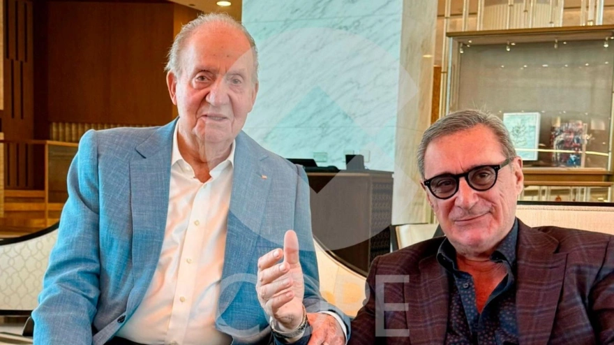 El rey don Juan Carlos con Carlos Herrera en Abu Dabi. Foto exclusiva COPE