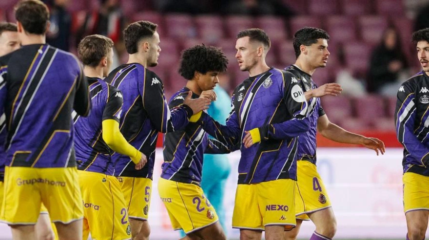 Los jugadores del Real Valladolid antes de jugar ante el Granada