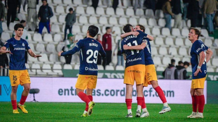 Los jugadores del Andorra celebran su victoria