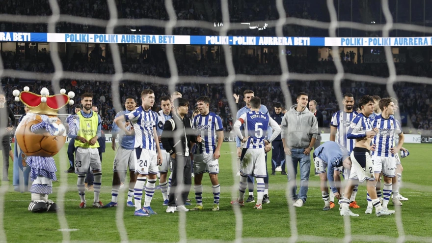 Los futbolistas de la Real Sociedad celebran el pase a la final de la Copa del Rey