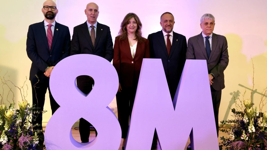 Acto conmemorativo del Día Internacional de la Mujer en León en el que participan la rectora de la ULE, Nuria González; el alcalde de la capital, José Antonio Diez; el presidente de la Diputación Provincial, Gerardo Álvarez Courel y el delegado territorial de la Junta, Eduardo Diego