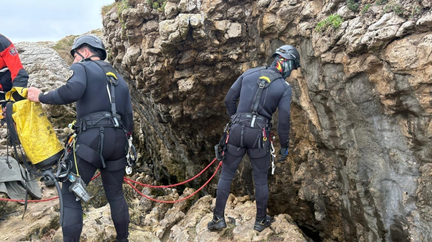 La Policía durante la búsqueda de la joven desaparecida