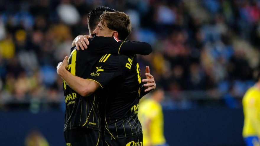 Los jugadores del Zaragoza celebran un gol