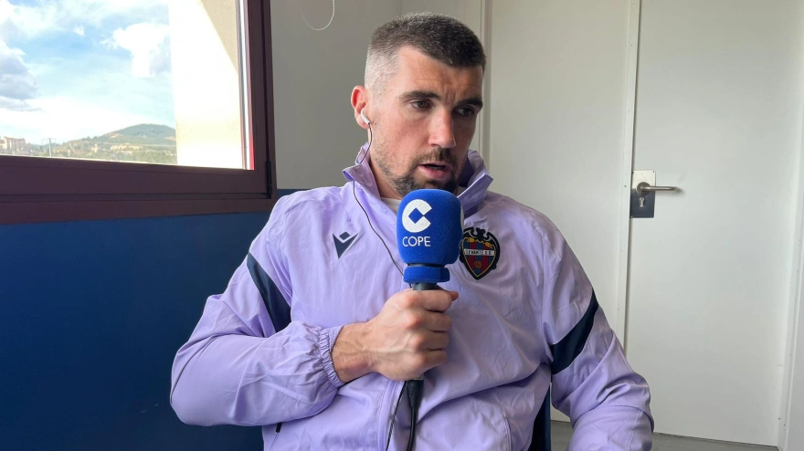 Mathew Ryan durante la entrevista con Deportes COPE Valencia