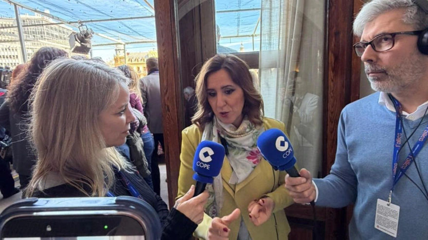 María José Catalá, en el programa especial de COPE desde el balcón del Ayuntamiento de Valencia