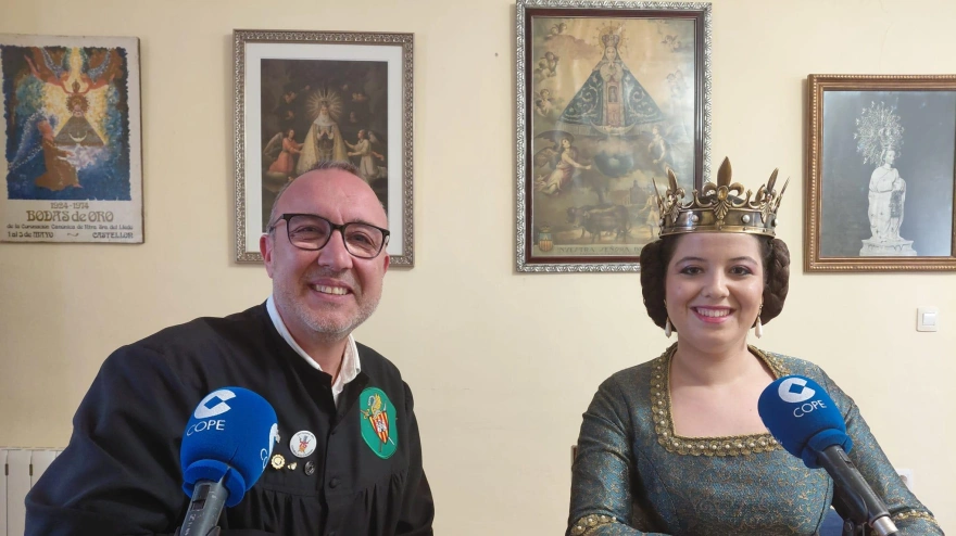 Victoria Arcos, Na Violant y Héctor Prades, prohom de la Germandat dels Cavallers de la Conquesta