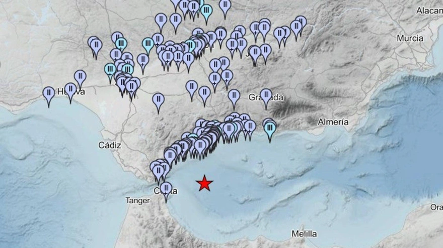 Vecinos de varios municipios de Ciudad Real notan un temblor tras un seísmo en el mar de Alborán   SEVILLA/CIUDAD REAL, 18 (EUROPA PRESS)    El Instituto Geográfico Nacional (IGN) ha registrado un terremoto de magnitud 4,4 y con epicentro en el mar de Alborán que se ha dejado sentir en la madrugada de este miércoles 18 de marzo en municipios de cinco provincias andaluzas, en Ceuta y Ciudad Real sin que haya constancia de daños.   Según informa el IGN en su página web, consultada por Europa Press, el movimiento sísmico se ha producido a las 00.24 horas a 92 kilómetros de profundidad y el teléfono 112 de la Agencia de Emergencias de Andalucía (EMA) ha recibido más de una treintena de llamadas de municipios de Cádiz, Córdoba, Huelva y Málaga sin que haya constancia de daños.   En concreto, el seísmo se ha sentido con intensidad III-IV en Torremolinos, Mijas y Ojén en la provincia de Málaga; Almadén de la Plata y Aznalcóllar en la provincia de Sevilla y en Córdoba y Los Pedroches en la provincia de Córdoba.   También ha alcanzado intensidad III en Alcalá del Río y Constantina en Sevilla; en Málaga, Vélez-Málaga y Torremolinos en la provincia de Málaga; en Motril en la provincia de Granada; y en Villanueva de Córdoba y Villarrubia en la provincia de Córdoba.   Con menor intensidad ha sido sentido además en más de medio centenar de localidades andaluzas de Cádiz, Córdoba, Málaga, Huelva y Sevilla, además de en Ceuta y la provincia de Ciudad Real.ESPAÑA EUROPA ANDALUCÍA SOCIEDADINSTITUTO GEOGRÁFICO NACIONAL