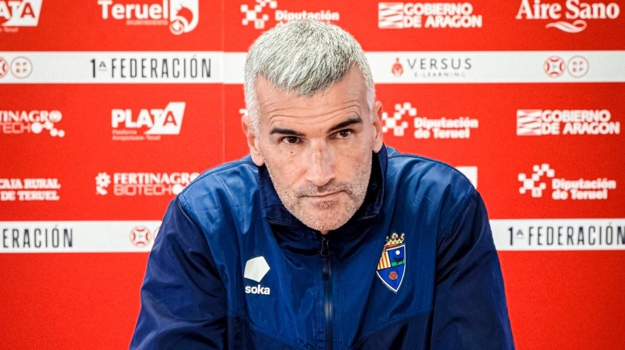Vicente Parras, entrenador del CD Teruel, en rueda de prensa