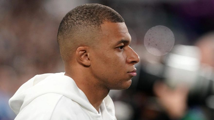 Kylian Mbappé y su rodilla siguen siendo noticia en el Real Madrid y en la selección francesa.