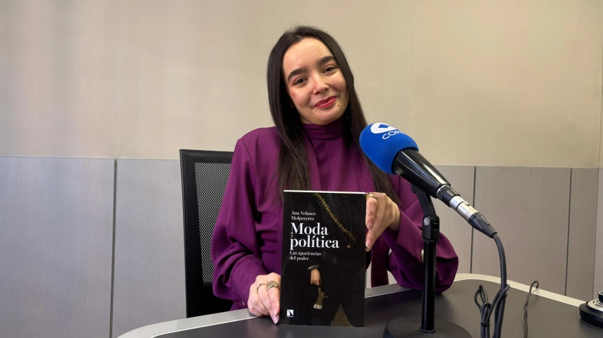 Ana Velasco presenta su nuevo libro "Moda y política"