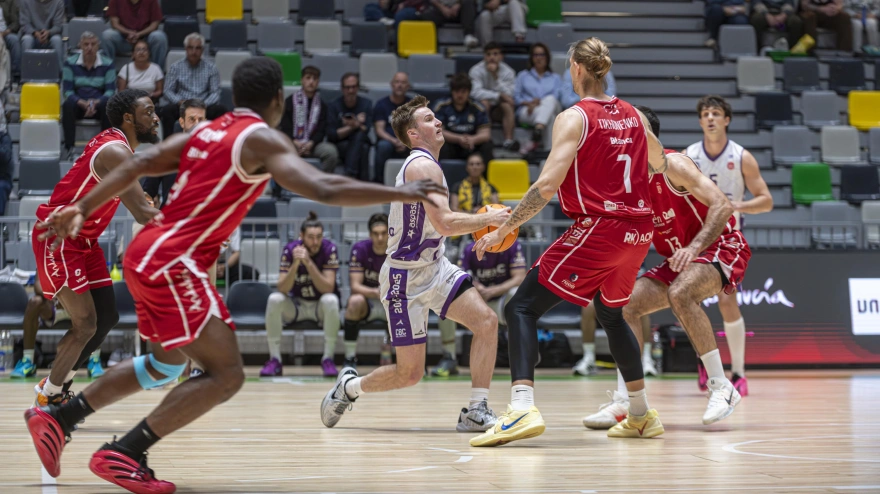 El Jaén CB cae con polémica ante un Valladolid que se proclama nuevo líder