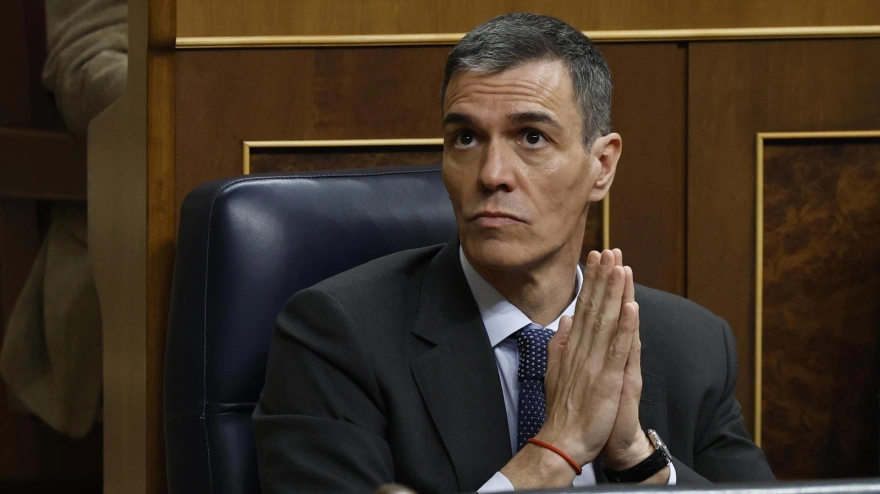 El presidente del Gobierno, Pedro Sánchez, durante el pleno en el Congreso de los Diputados, este jueves