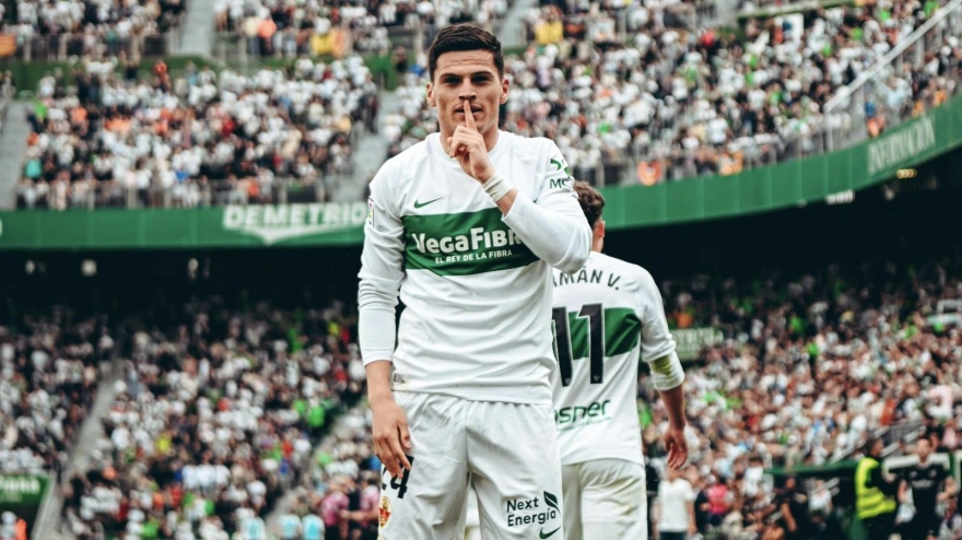 Cepeda celebra su gol, en el Elche - Valencia
