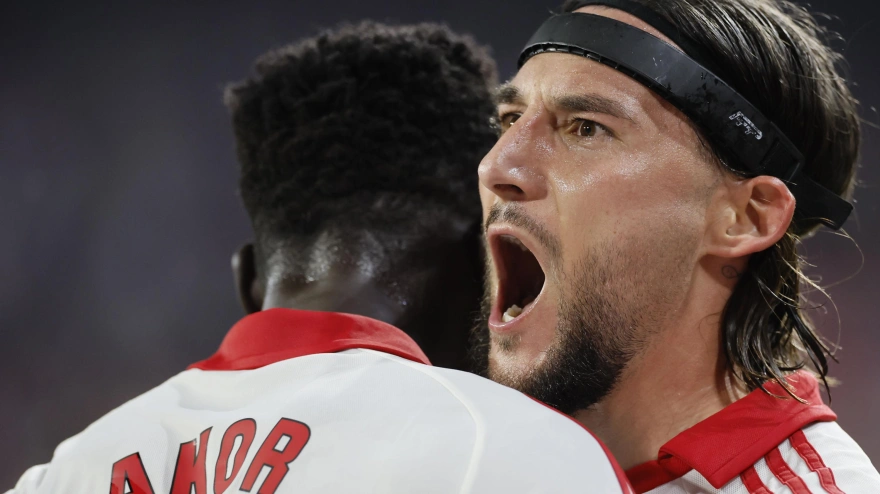 Gudelj celebrando el gol ante el Atlético