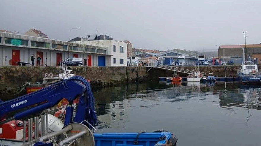 Imagen compartida en redes sociales del Puerto de Ribeira por los bomberos