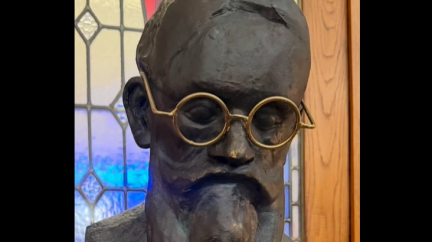 Busto de Valle-Inclán en el Casino de Santiago