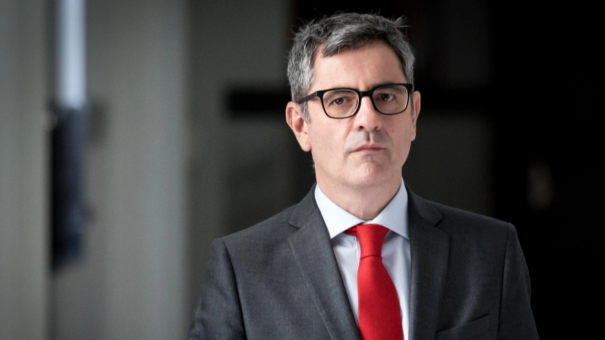 (Foto de ARCHIVO)El ministro de Presidencia, Justicia y Relaciones con las Cortes, Félix Bolaños, a su llegada a la comparecencia ante los medios de comunicación tras reunirse con la fiscal general del Estado, Teresa Peramato, a 11 de marzo de 2026, en Madrid (España). Se trata del primer encuentro institucional entre ambos tras la toma de posesión de Peramato, que accedió al cargo en diciembre de 2025. Peramato, fiscal de carrera con 35 años de trayectoria y especialista en violencia de género, fue nombrada tras la condena por revelación de secretos de su predecesor, Álvaro García Ortiz, a dos años de inhabilitación por el Tribunal Supremo.Diego Radamés / Europa Press11/3/2026