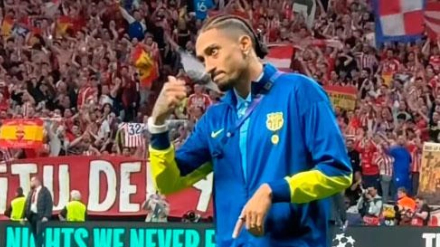 El gesto de Raphinha hacia la afición del Atlético