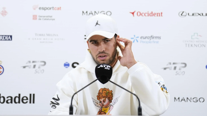 Carlos Alcaraz, en la rueda de prensa en la que anunció su abandono del Godó