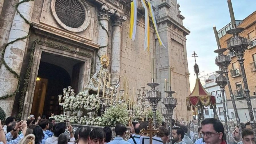Salida de la Virgen de la Capilla en la Magna