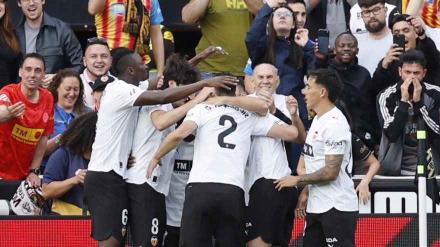 Los jugadores del Valencia celebrando un gol contra el Girona