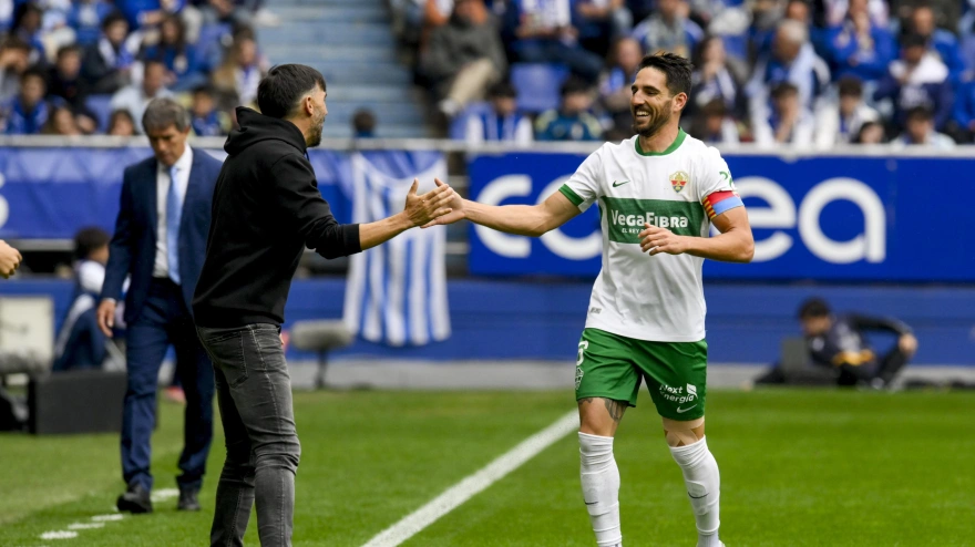 Pedro Bigas celebra su golazo en el Oviedo-Elche