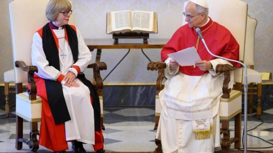 El Papa junto a Sarah Mullally