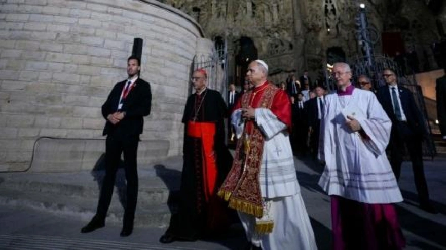 El Papa en la Sagrada Familia tras la Misa solemne