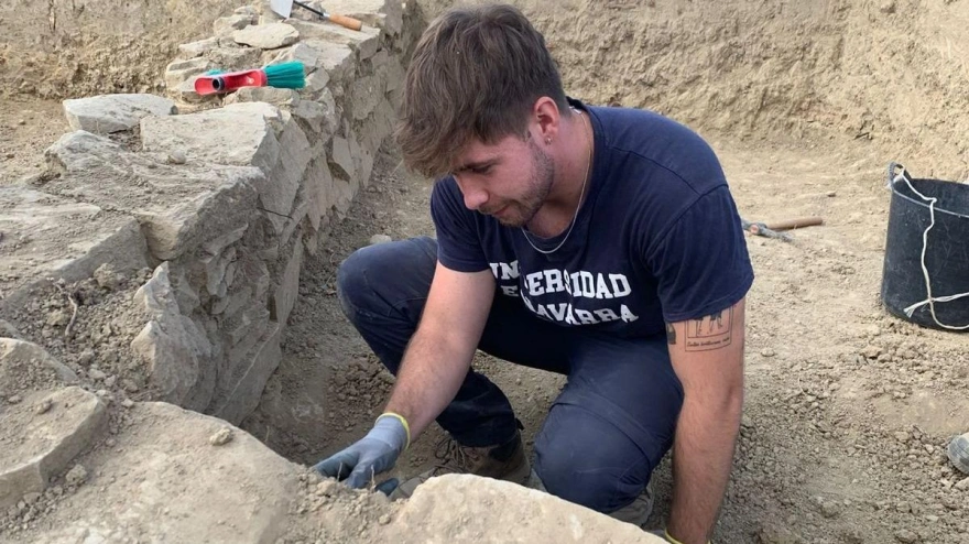Un estudiante navarro llega a Ampurias para desenterrar los secretos de la única ciudad grecorromana de España: "En cualquier momento te puede salir algo que te cambie completamente lo que habíamos pensado"