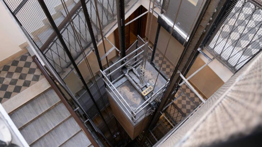 Imagen de recurso de un ascensor en un edificio