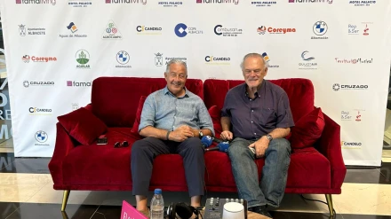 Pedro Piqueras y Juan Martínez, en el sofá de COPE en el Hotel Palacio