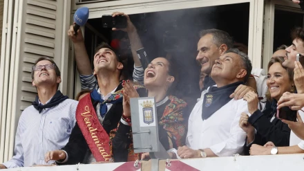 Balcón del Ayuntamiento de Logroño desde donde se ha lanzado el cohete de las Fiestas de San Mateo