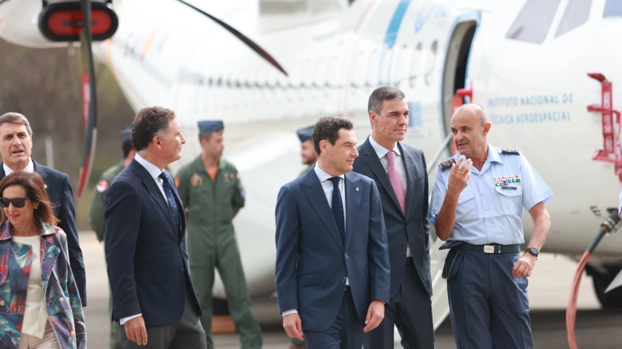 El presidente del Gobierno, Pedro Sánchez, y el presidente de la Junta de Andalucía, Juanma Moreno, este martes con motivo de la inauguración del Centro de Ensayos de Sistemas Aéreos no Tripulados (CEUS) de Moguer (Huelva)

ROCÍO RUZ-EUROPA PRESS
01/10/2024