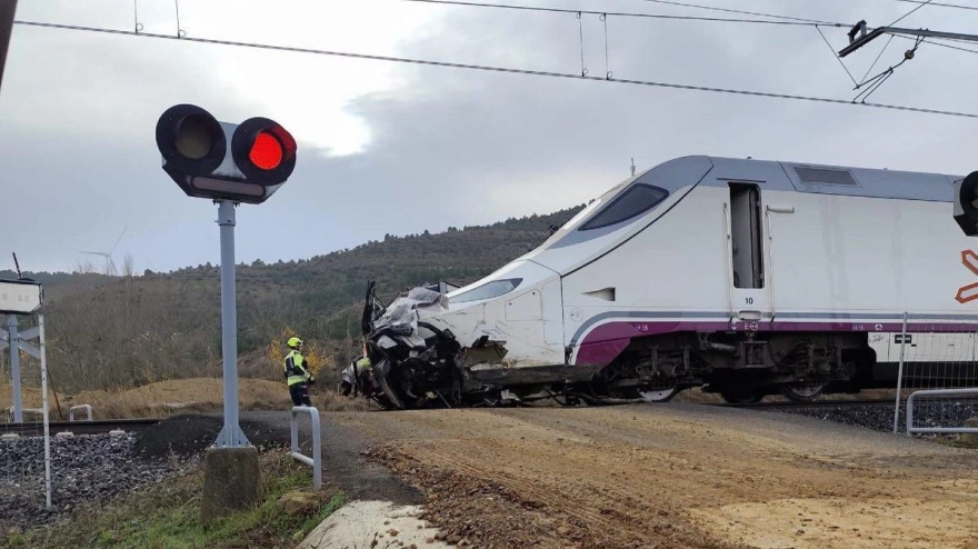 Paso a nivel entre Monzón y Husillos Palencia.