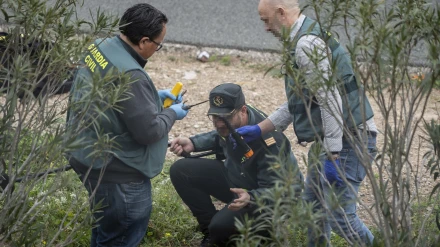 Agentes de la Guardia Civil en el lugar donde ha sido hallado muerto el exalcalde de Gandia, Arturo Torró, a 20 de febrero de 2025, en Xeresa, Valencia