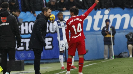 José Bordalás da órdenes a Bernat durante el Leganés-Getafe