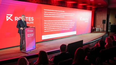 El alcalde de Sevilla durante la inauguración de "Routes Europe"