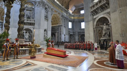 El féretro del Papa Francisco, en la Basílica de San Pedro