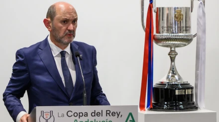 El presidente de la RFEF, Rafa Louzán, antes de la final de la Copa del Rey