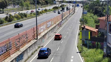 Tramo de la vía de servicio de la A-6 para la que se pide una acera