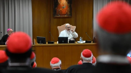 El Papa León XIV durante su reunión con los cardenales